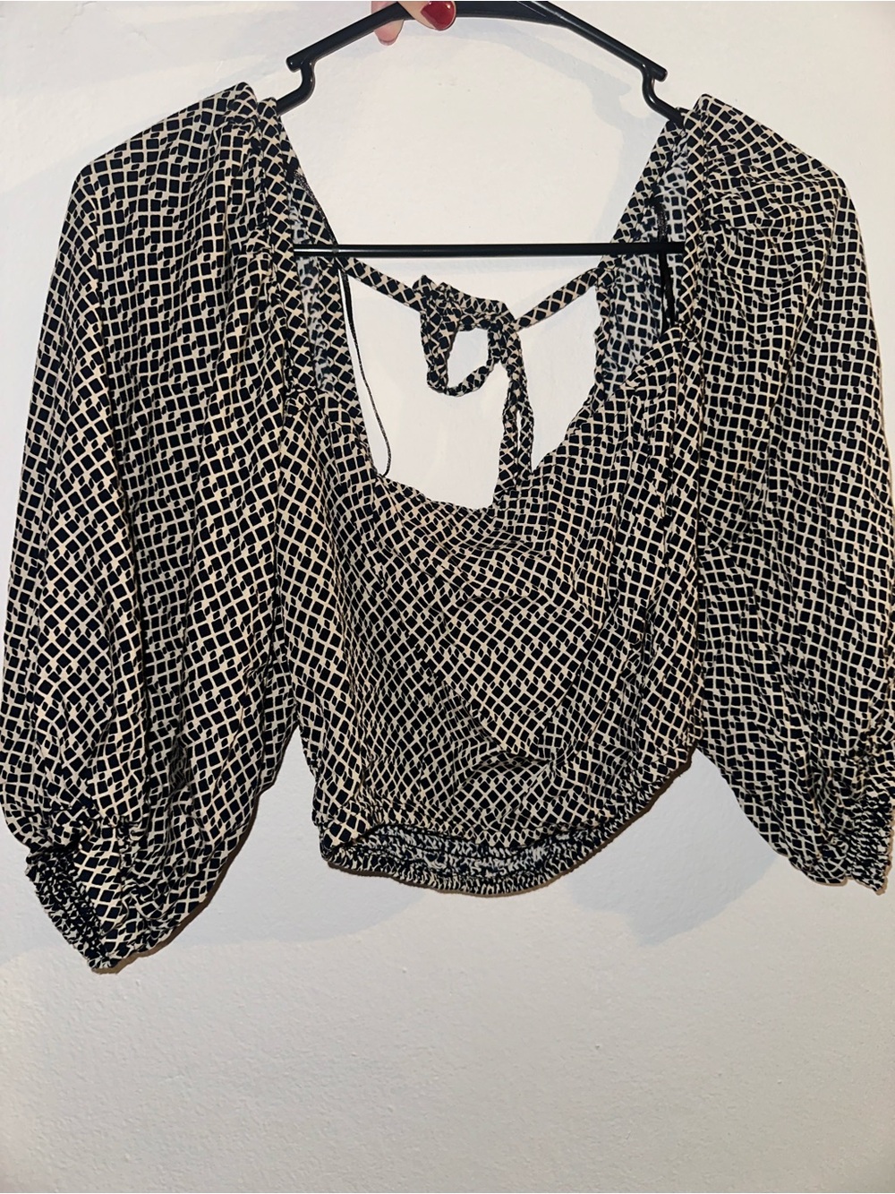 Valija Black & Cream Geometric Puff-Sleeve Crop Top